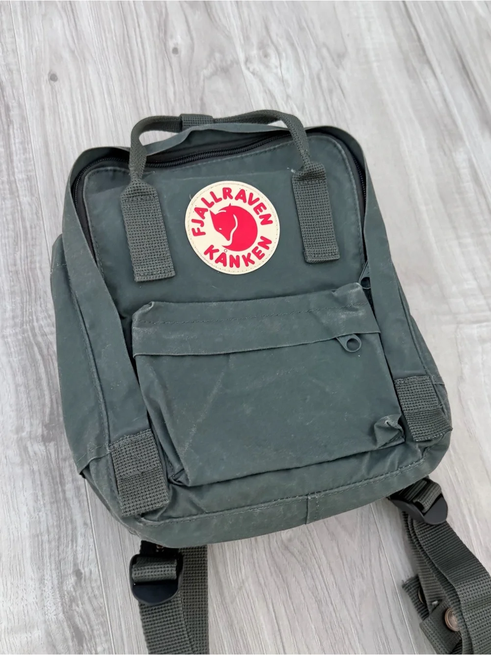 Fjällräven Kånken Mini Backpack in Forest Green